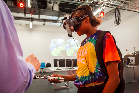 A student experiences virtual reality